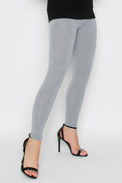 Woman wearing light grey viscose-blend leggings with a mid-rise waistband