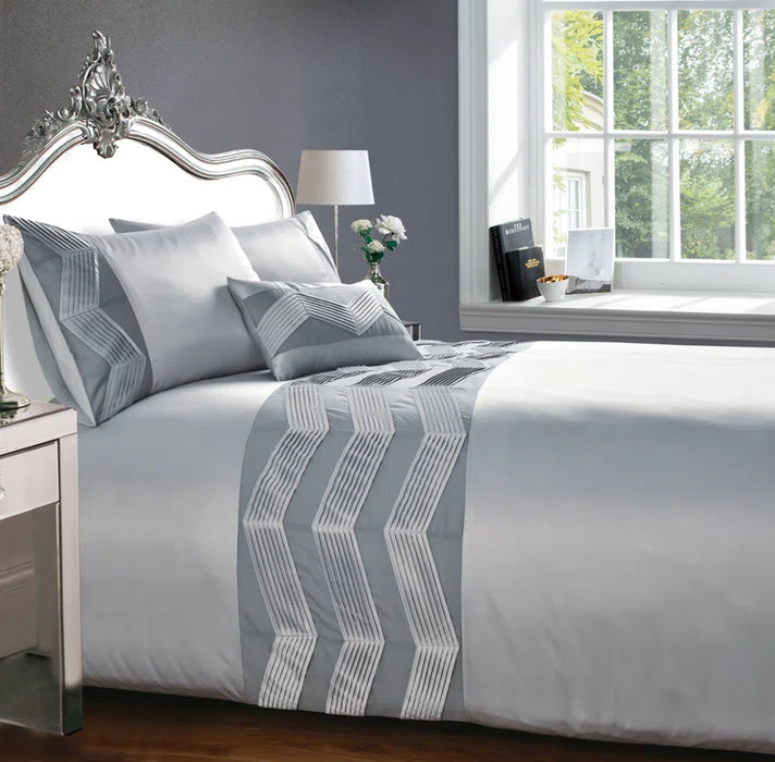 Cotton Blend Chevron Duvet Cover Set with Matching Pillowcases – Modern Zig-Zag Bedding Design