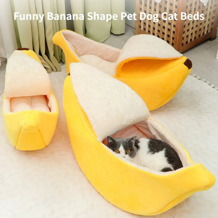 Cute banana-shaped cat bed in plush fabric – cozy pet house for small cats and dogs