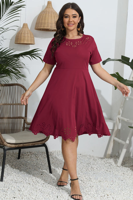 Openwork top with slight stretch and modern design, featuring a flattering fit.