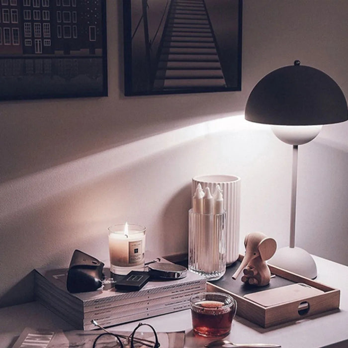 Flower Bud Desk Lamp – Touch-Controlled LED Light with Dimmable Brightness
