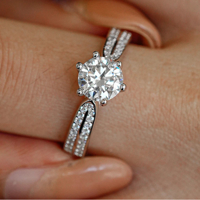 Moissanite Fashion Ring – Platinum-Plated Sparkle for Women