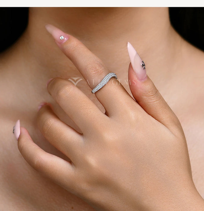 S925 Moissanite Ring – D-Color VVS1 Wavy Band