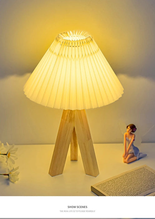 Wooden Tripod Floor Lamp – Hand-Knitted Fabric Shade with E26 Dimmable LED