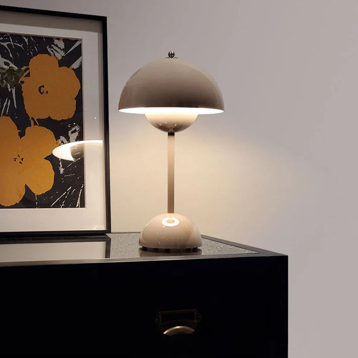 Flower Bud Desk Lamp – Touch-Controlled LED Light with Dimmable Brightness