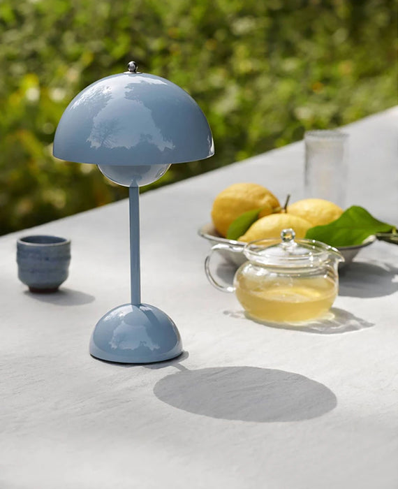 Flower Bud Desk Lamp – Touch-Controlled LED Light with Dimmable Brightness