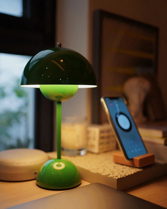 Flower Bud Desk Lamp – Touch-Controlled LED Light with Dimmable Brightness