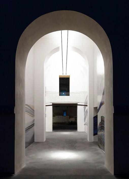 Modern linear LED wall lamp in black and white minimalist skyline design for UK interiors
