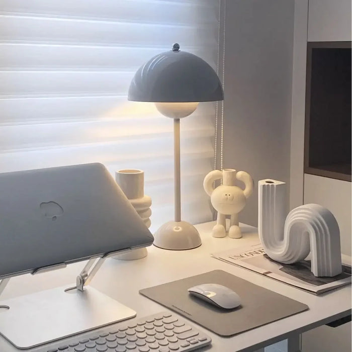 Flower Bud Desk Lamp – Touch-Controlled LED Light with Dimmable Brightness