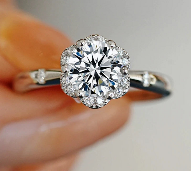 Moissanite Fashion Ring – Platinum-Plated Sparkle for Women