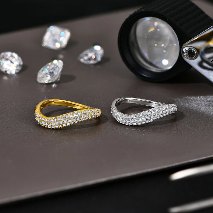 S925 Moissanite Ring – D-Color VVS1 Wavy Band