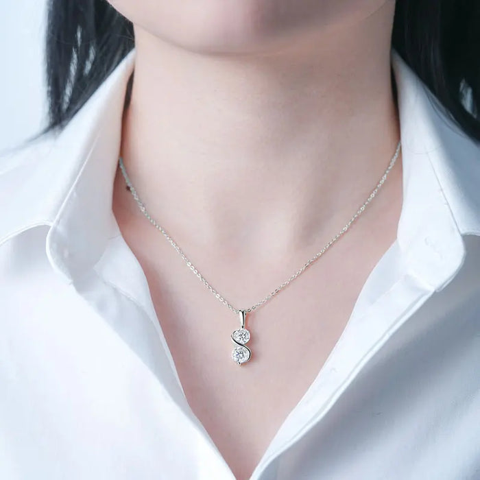 Moissanite Pendant Necklace – Twisted Round-Cut D-Color VVS1