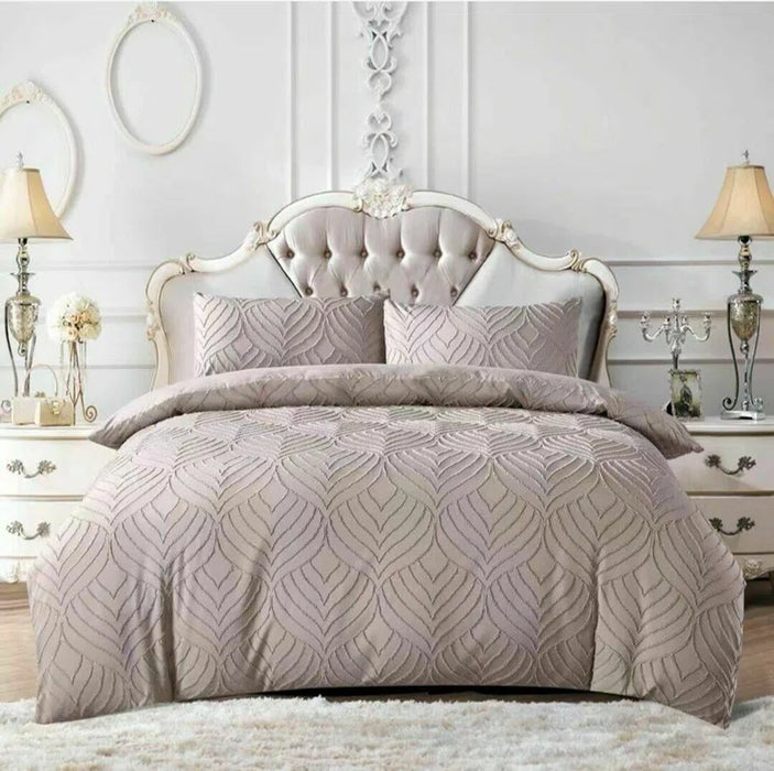 Elegant Damask Tufted Microfibre Bedding Set with Pillowcases