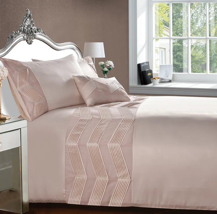 Carmella Cotton Blend Chevron / Zig Zag Duvet Cover with Pillowcases