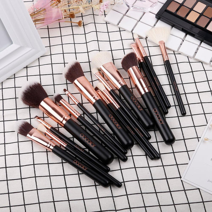 Professional 15-Piece Makeup Brush Set for Flawless Application of Powder, Cream, and Liquid with Elegant PU Leather Case in Classic Rose Gold